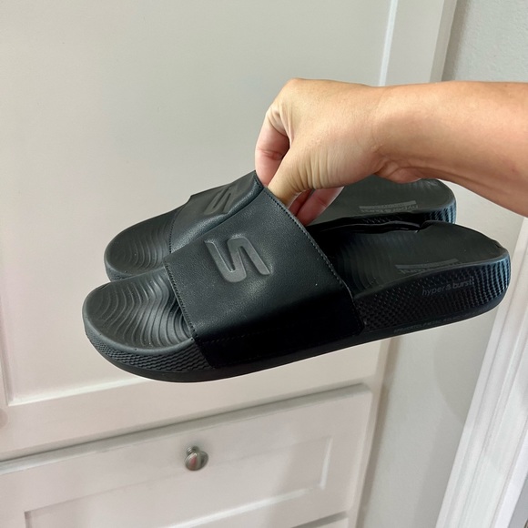 Skechers Shoes - Women’s black memory foam sketchers -9